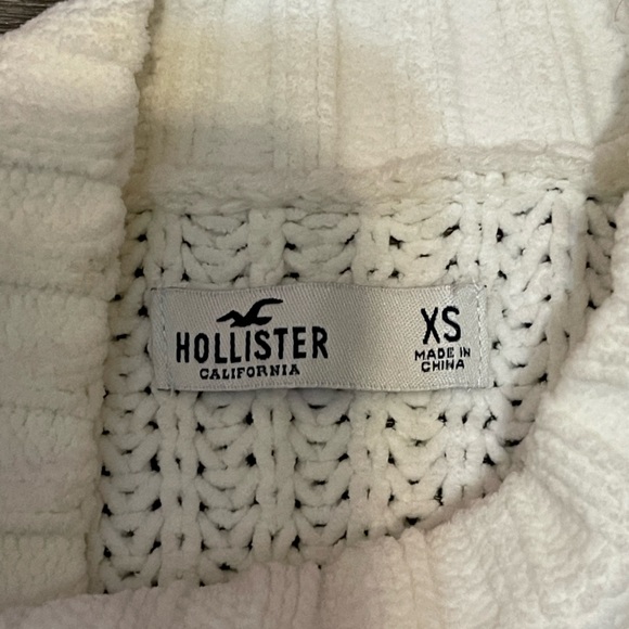 White Hollister sweater - Picture 2 of 4
